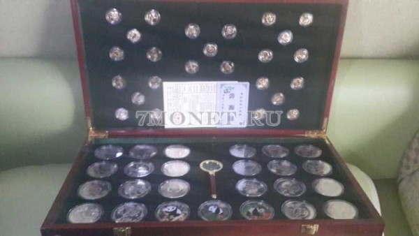 Китай набор из 50-ти монетовидных жетонов панды в коробке