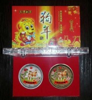 Китай набор из 2-х монетовидных жетонов 2018 год собаки, цветные, в коробке - Хаски