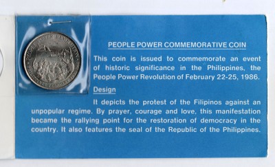 монета Филиппины 10 песо 1988 год революция